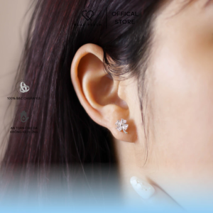 Alternative view of Khuyên Tai Bạc 925 Blue Peach Cỏ 4 Lá Đá May Mắn KT596